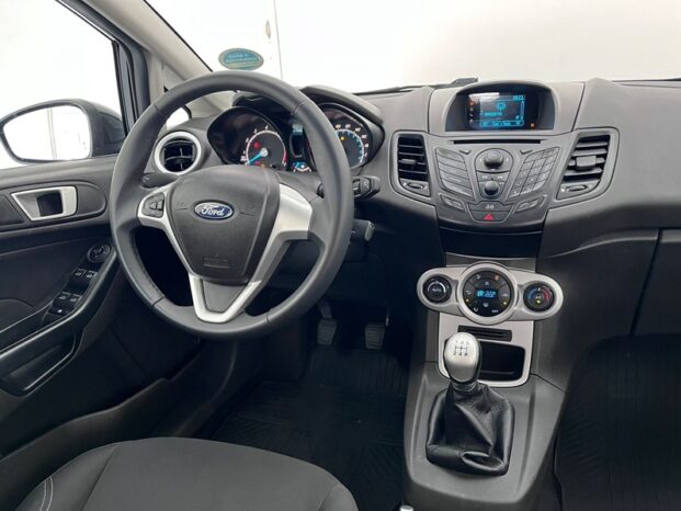 
								FORD FIESTA 1.6 SEL HATCH 16V FLEX 4P MANUAL 2017 full									