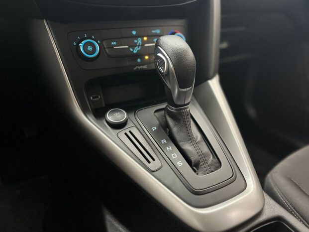 
								FORD FOCUS FASTBACK 2.0 SE 16V FLEX 4P POWERSHIFT 2019 full									