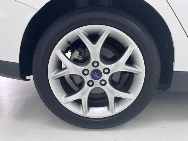 
								FORD FOCUS FASTBACK 2.0 SE 16V FLEX 4P POWERSHIFT 2019 full									